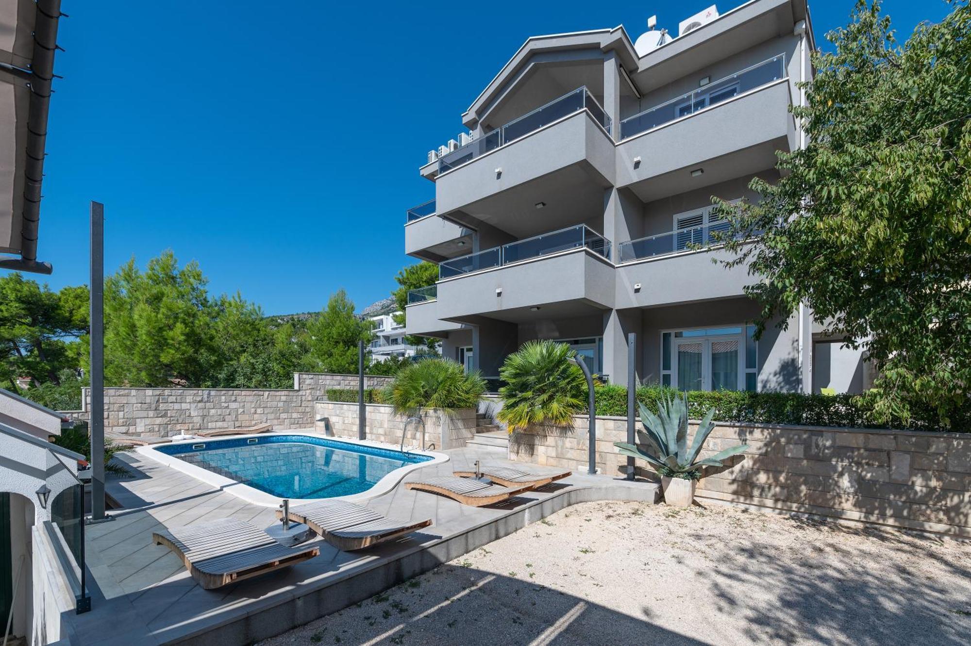 Villa Em Макарска Екстериор снимка