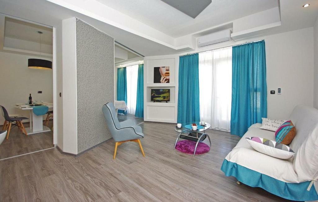 Villa Em Макарска Екстериор снимка